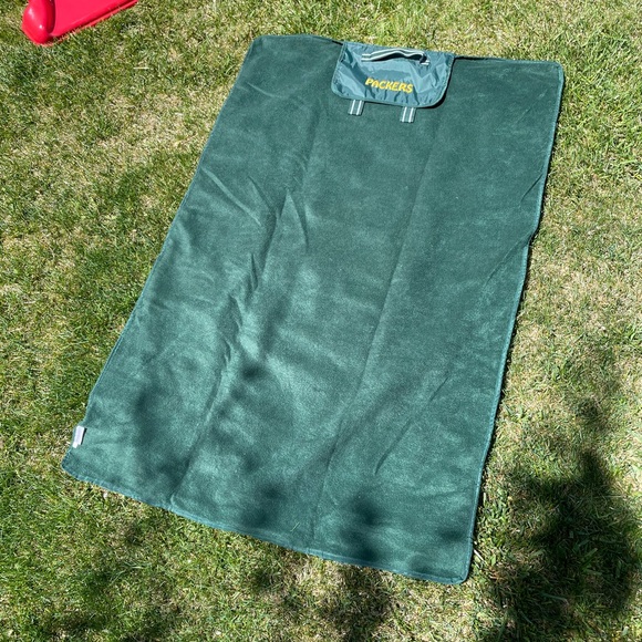 Thirty-One Packers Rollup Outdoor Blanket